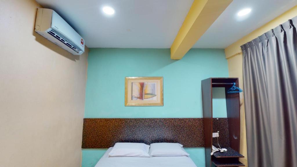 Aristo Hotel @ Putatan Kota Kinabalu Luaran gambar